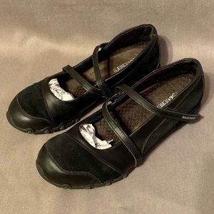 8.5M Skechers Mary Jane Sneakers